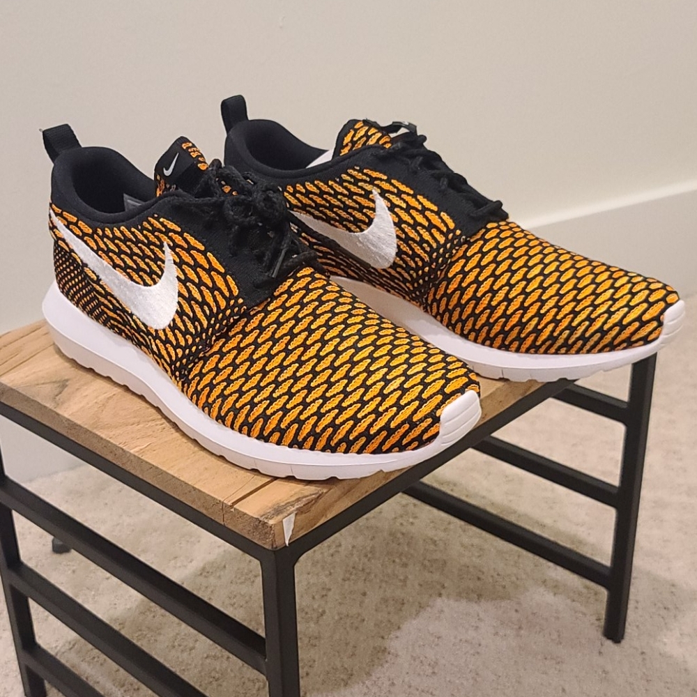 Nike fireflies NWT